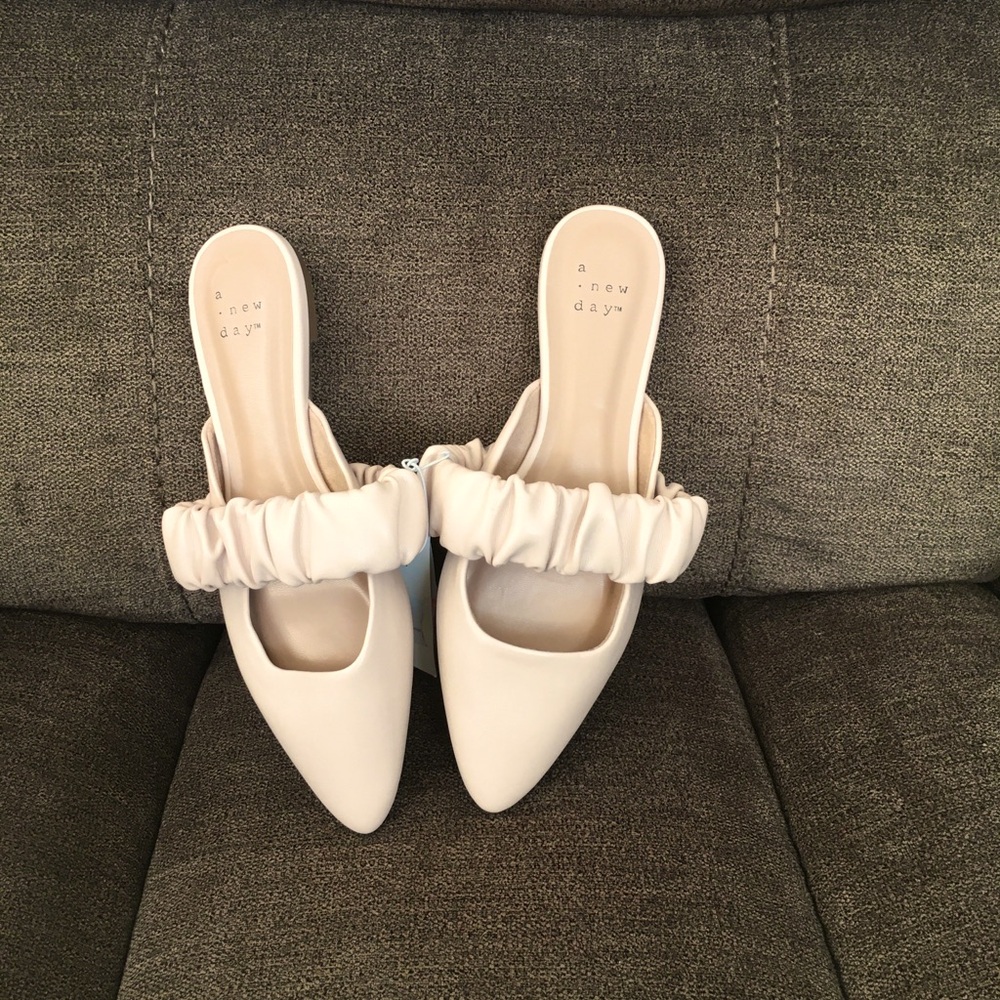 a new day Women's Cream Ruched Strap Pointed Mule